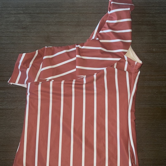 Albion Ruffle Shoulder One Piece - Picture 4 of 9